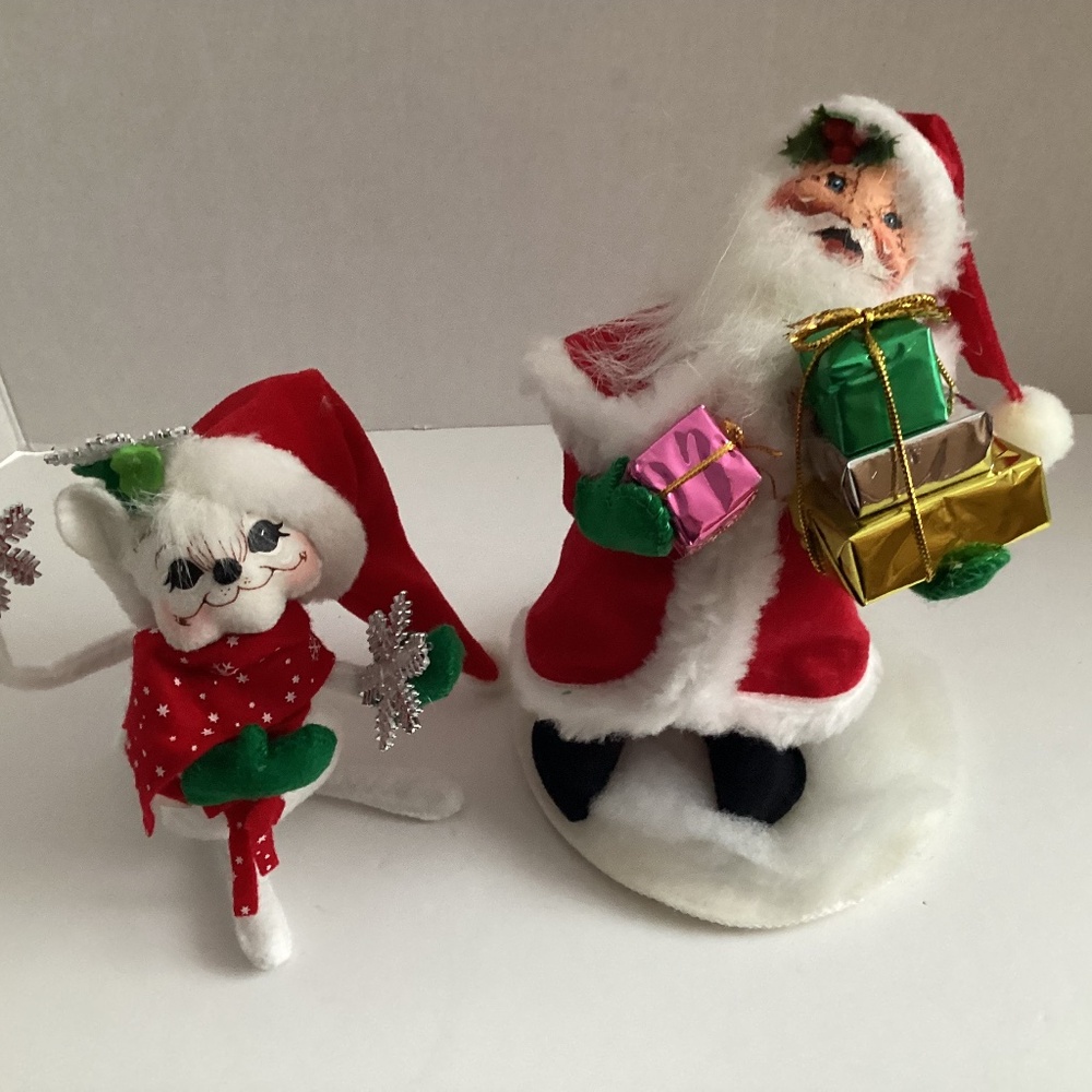 Annalee (2) )Santa with gifts and Mouse with Sniowflakes